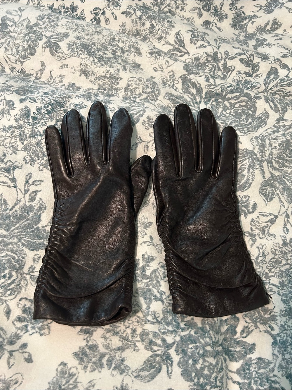 Saks fifth Ave ladies Brown Leather Gloves